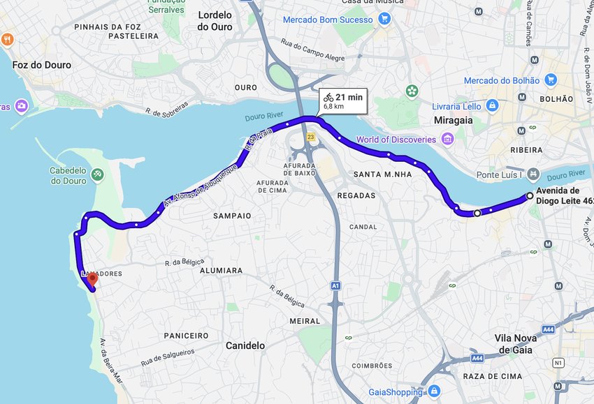 Google Maps preview of the cycling route from the Gaia hub to Praia de Lavadores